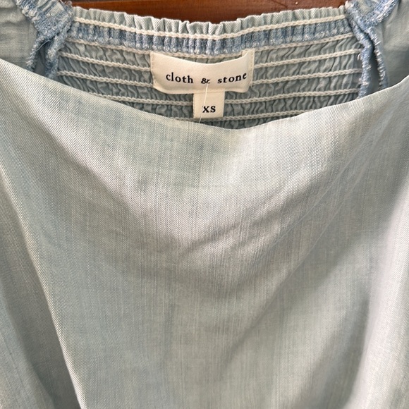 Smocked square neck blouse - Picture 2 of 3